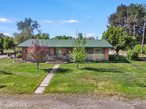 Photo of 1617 9th Ave E AVE, Gooding, ID 83330 (MLS # 98986662)