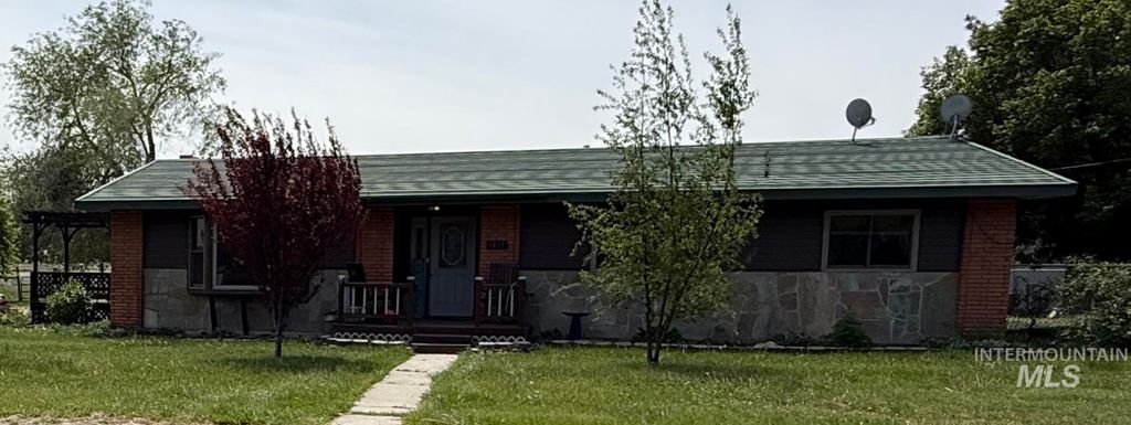 Photo of 1617 9th Ave E AVE, Gooding, ID 83330 (MLS # 98986662)