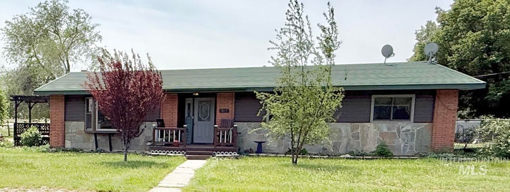 Photo of 1617 9th Ave E AVE, Gooding, ID 83330 (MLS # 98986662)