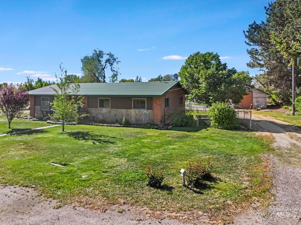 Photo of 1617 9th Ave E AVE, Gooding, ID 83330 (MLS # 98986662)