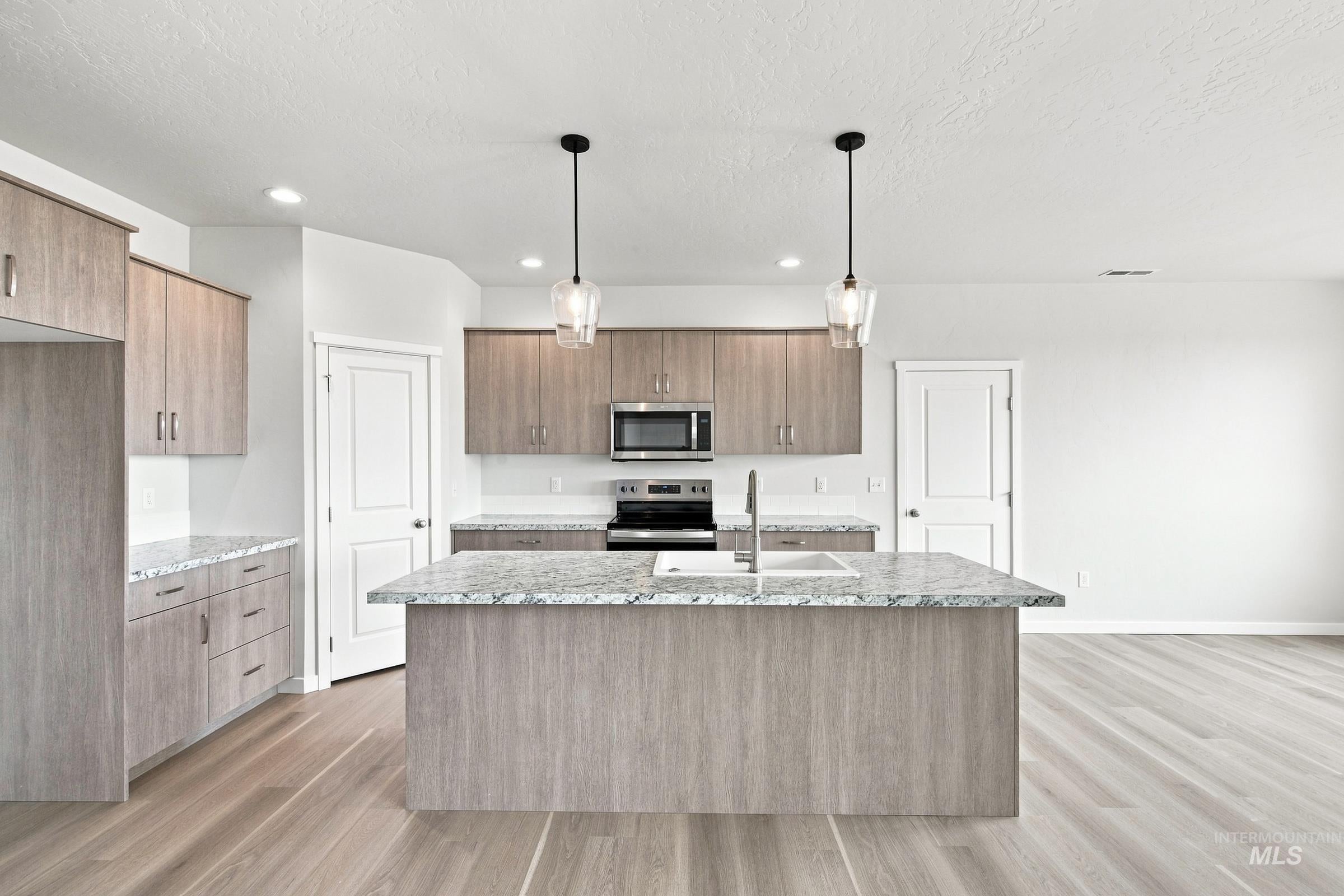 460 Aplomado Ct