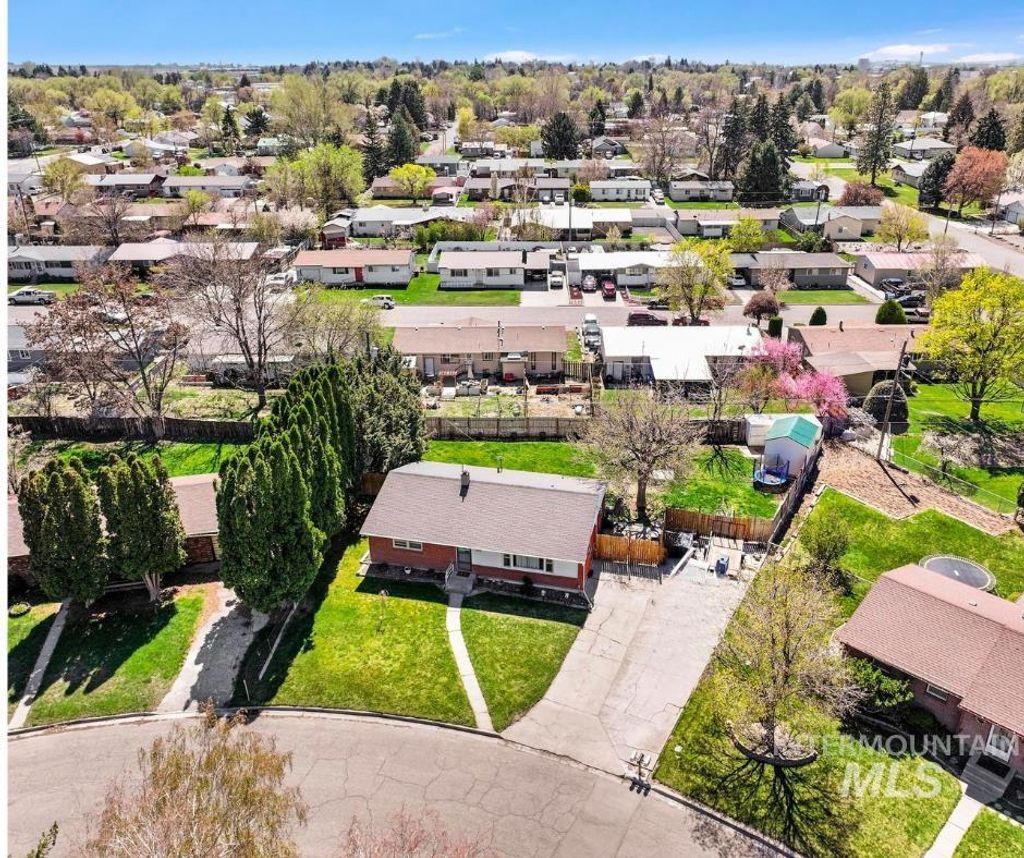 Photo of 535 Yellowstone Dr, Jerome, ID 83338 (MLS # 98980313)