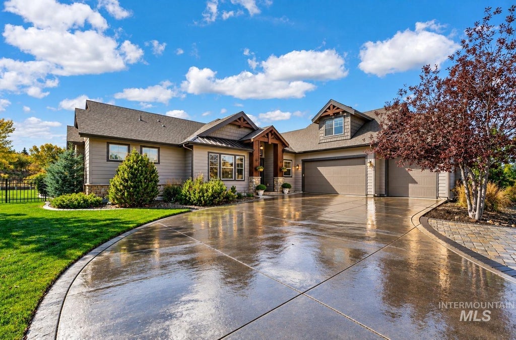 Photo of 3833 Sage Creek Drive, Boise, ID 83714 (MLS # 99002644)