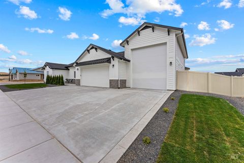 Photo of 9943 W Sunberry Ct, Star, ID 83669 (MLS # 98976683)