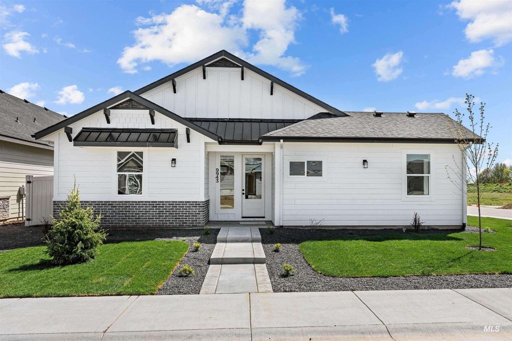 Photo of 9943 W Sunberry Ct, Star, ID 83669 (MLS # 98976683)