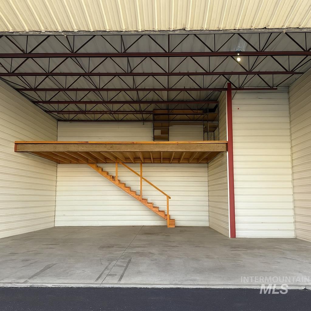 2110 Airport Cir