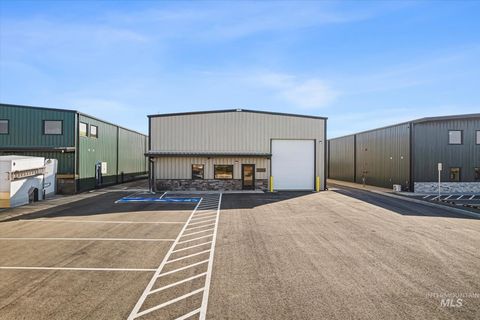 Photo of 3294 N Black Butte Ct, Nampa, ID 83687 (MLS # 98975499)