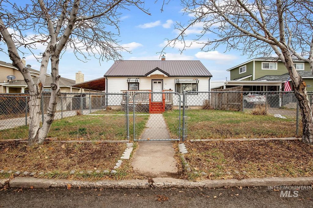 Photo of 624 11th Ave N, Buhl, ID 83316 (MLS # 98970372)