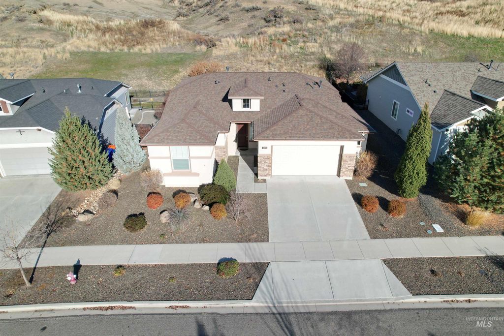 Photo of 5304 W White Hills Drive, Boise, ID 83714 (MLS # 98969992)