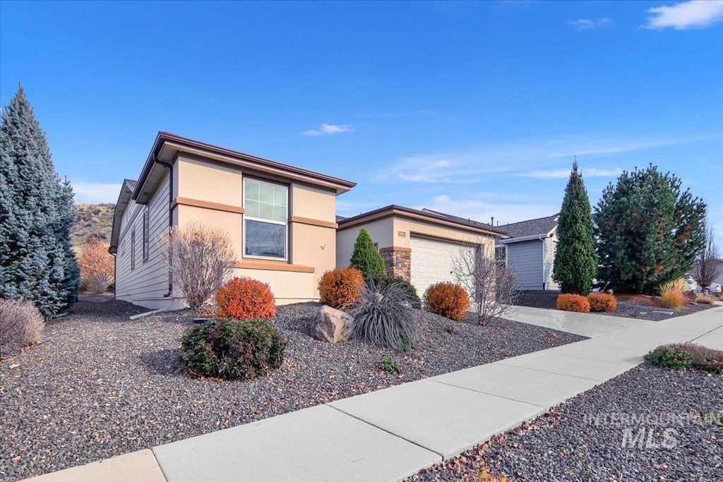 Photo of 5304 W White Hills Drive, Boise, ID 83714 (MLS # 98969992)