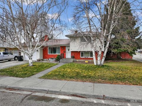Photo of 900 Stanger Avenue, Idaho Falls, ID 83404 (MLS # 98982079)