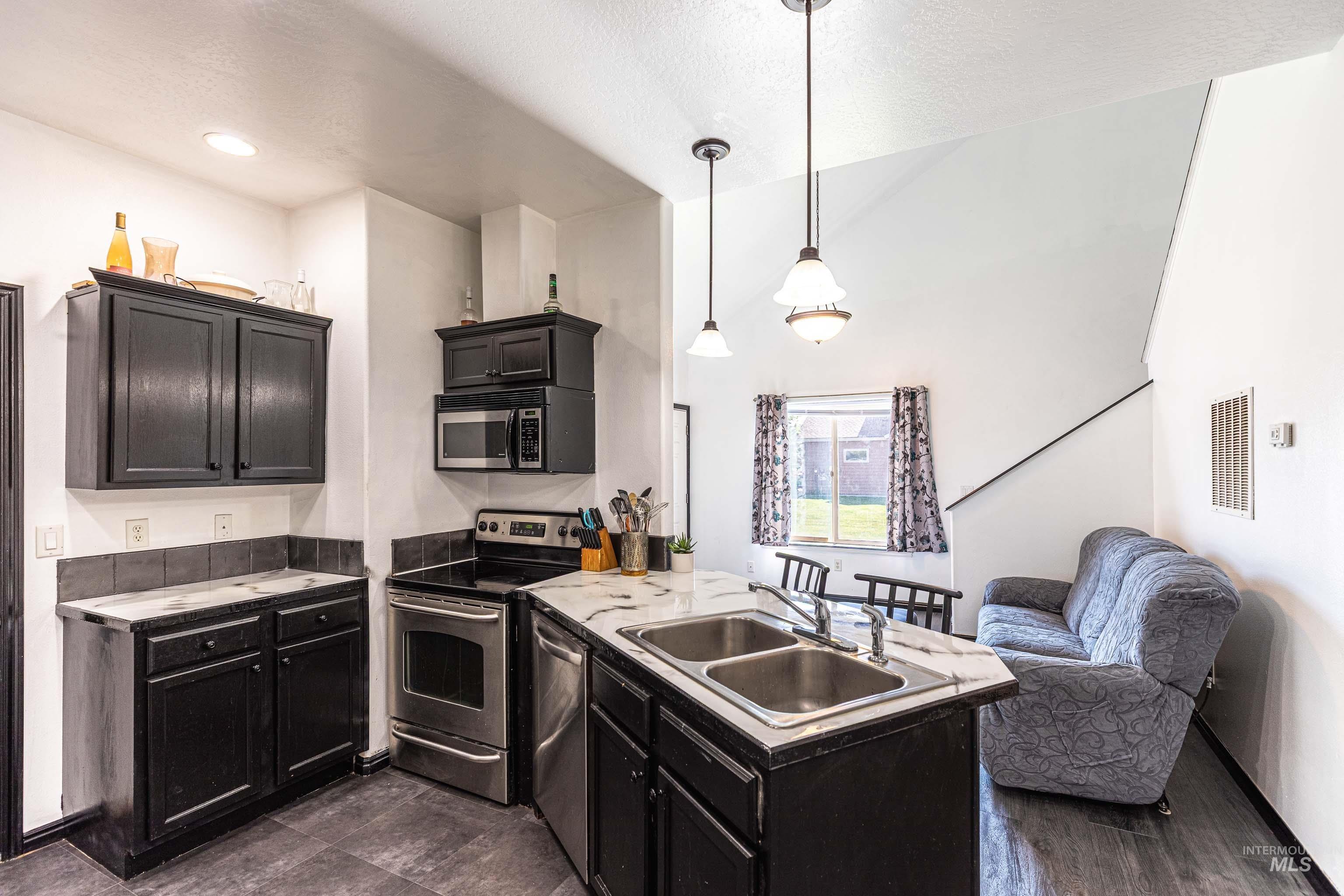 35 1 Mangum Cir