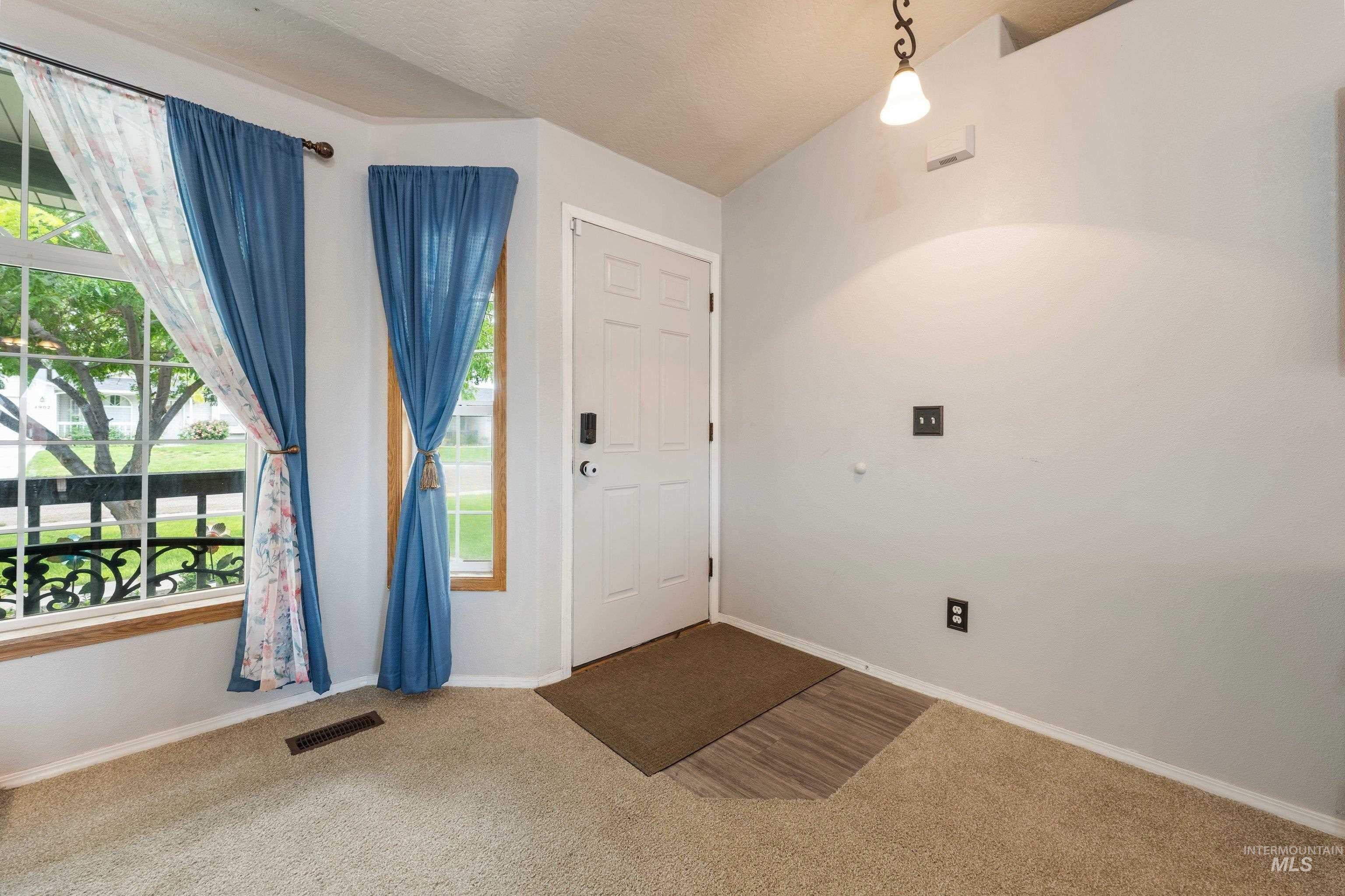 4901 Oxbow Ave