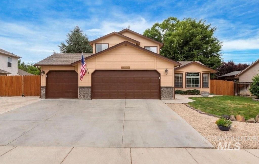 Photo of 2643 S Velvet Falls Way, Meridian, ID 83642 (MLS # 98971979)