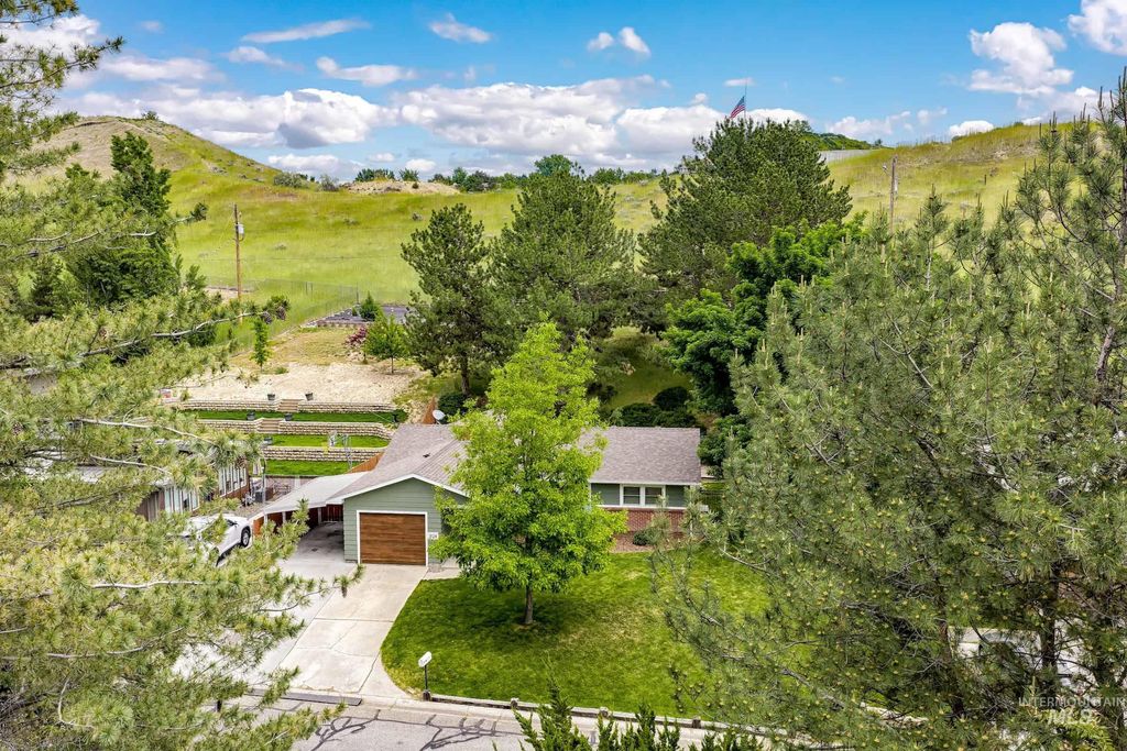 Photo of 3124 N Winsome Road, Boise, ID 83702 (MLS # 98986240)
