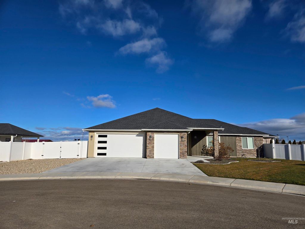 Photo of 1455 Castile Dr, Fruitland, ID 83619 (MLS # 98971236)