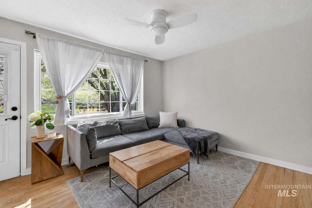 Photo of 511 W Village Ln, Boise, ID 83702 (MLS # 98980161)