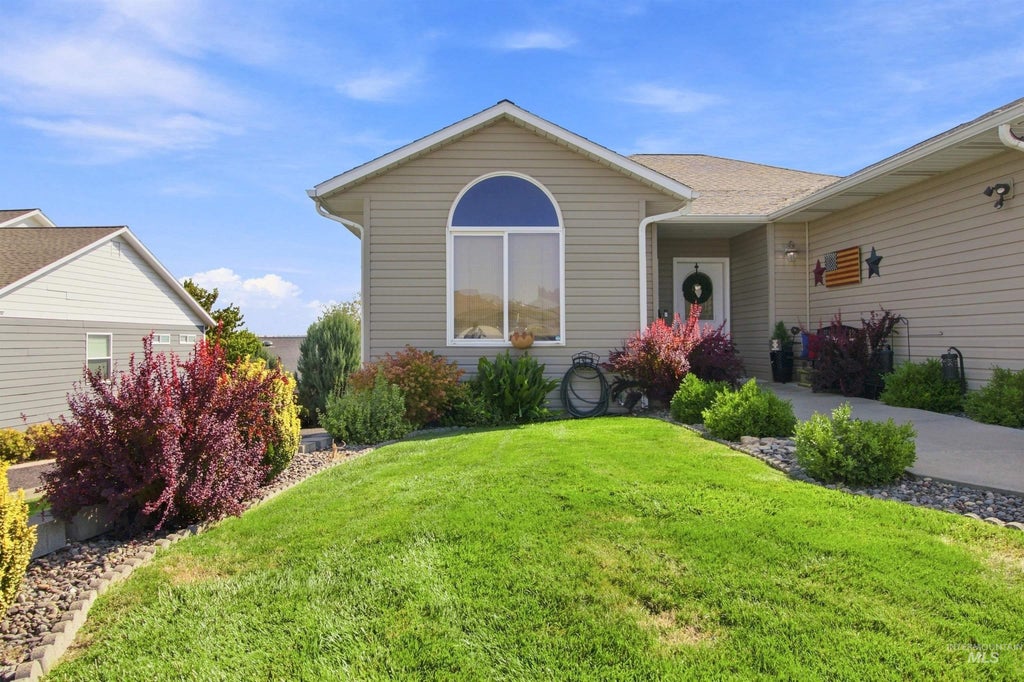 Photo of 3019 Cypress Street, Lewiston, ID 83501 (MLS # 99000388)