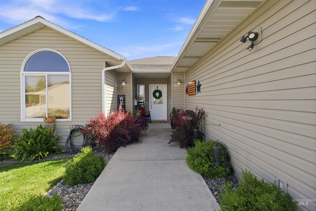 Photo of 3019 Cypress Street, Lewiston, ID 83501 (MLS # 99000388)