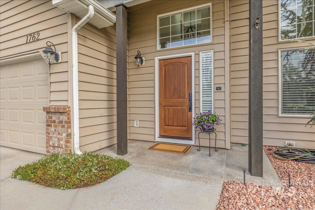 Photo of 1762 E Summerfalls Dr, Meridian, ID 83646 (MLS # 98981464)