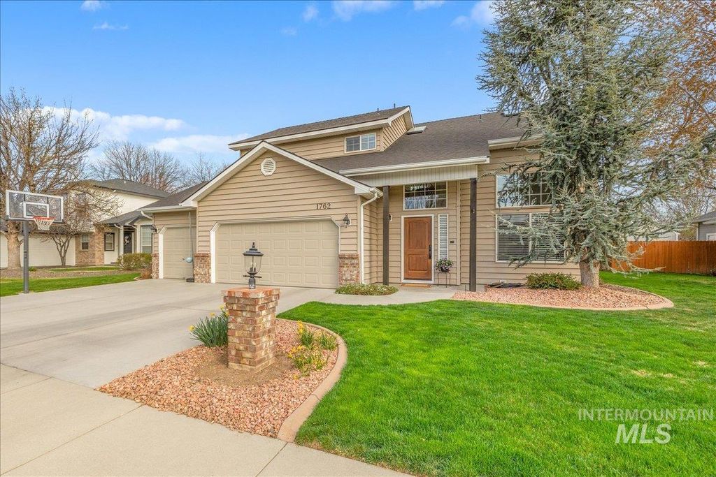 Photo of 1762 E Summerfalls Dr, Meridian, ID 83646 (MLS # 98981464)