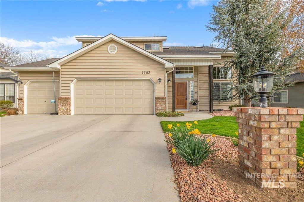 Photo of 1762 E Summerfalls Dr, Meridian, ID 83646 (MLS # 98981464)