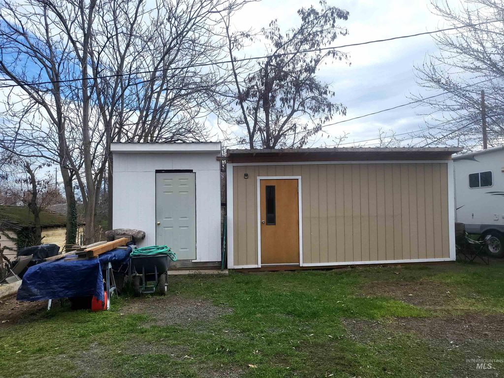 Photo of 1924 16th Ave, Lewiston, ID 83501 (MLS # 98978728)