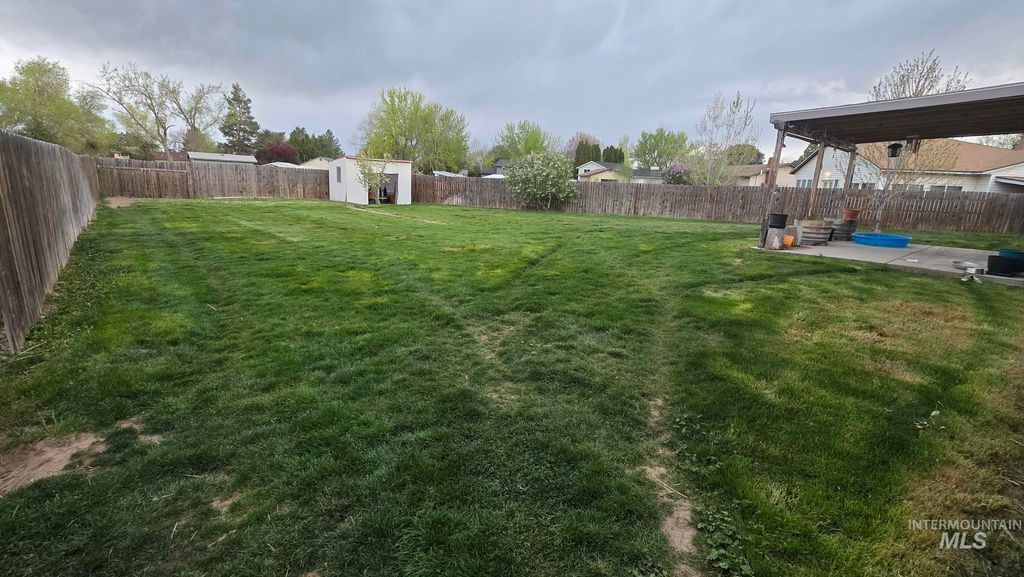 Photo of 240 NW Wilson Cir, Mountain Home, ID 83647 (MLS # 98982719)