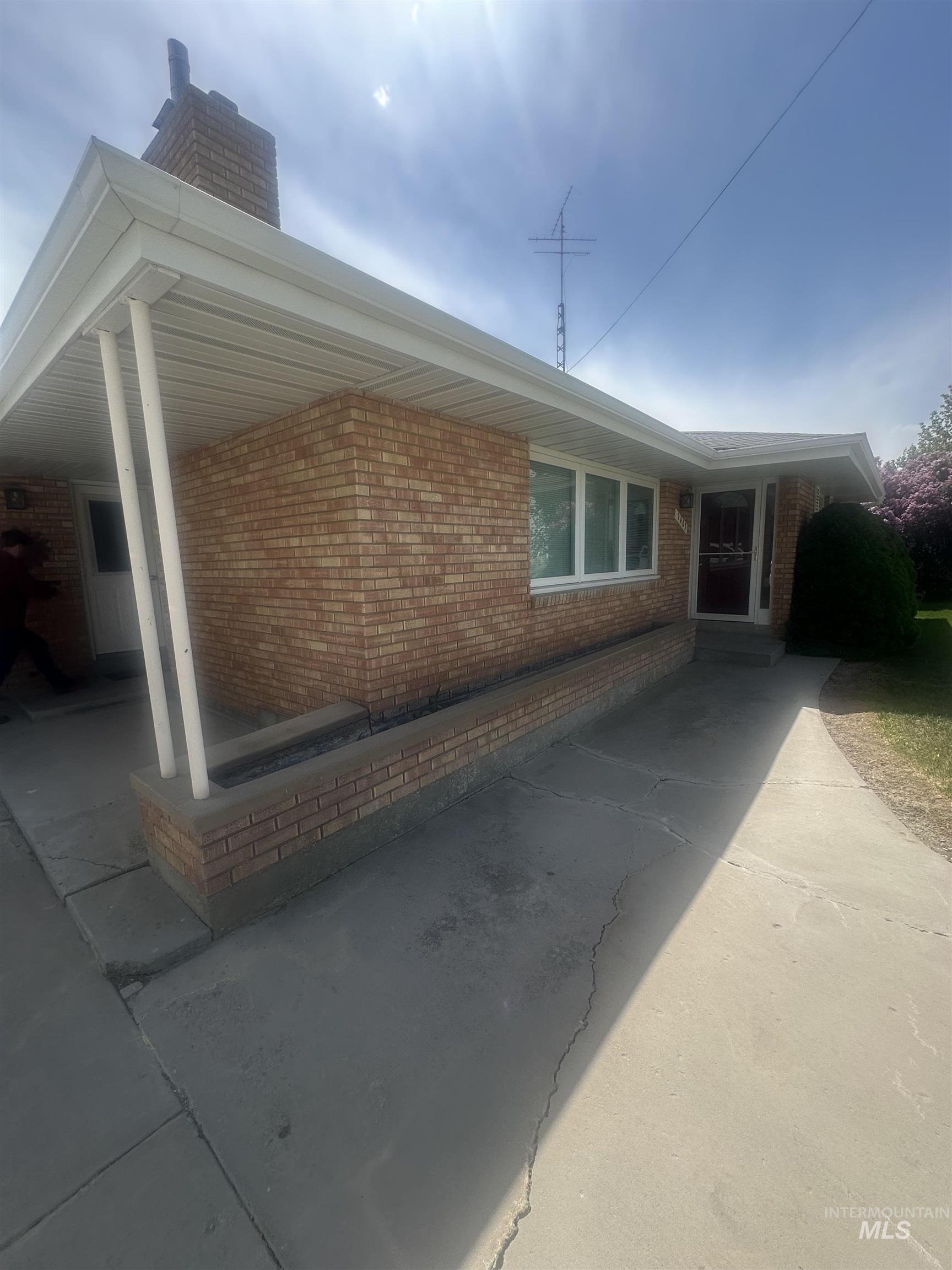 1403 W 16th Street