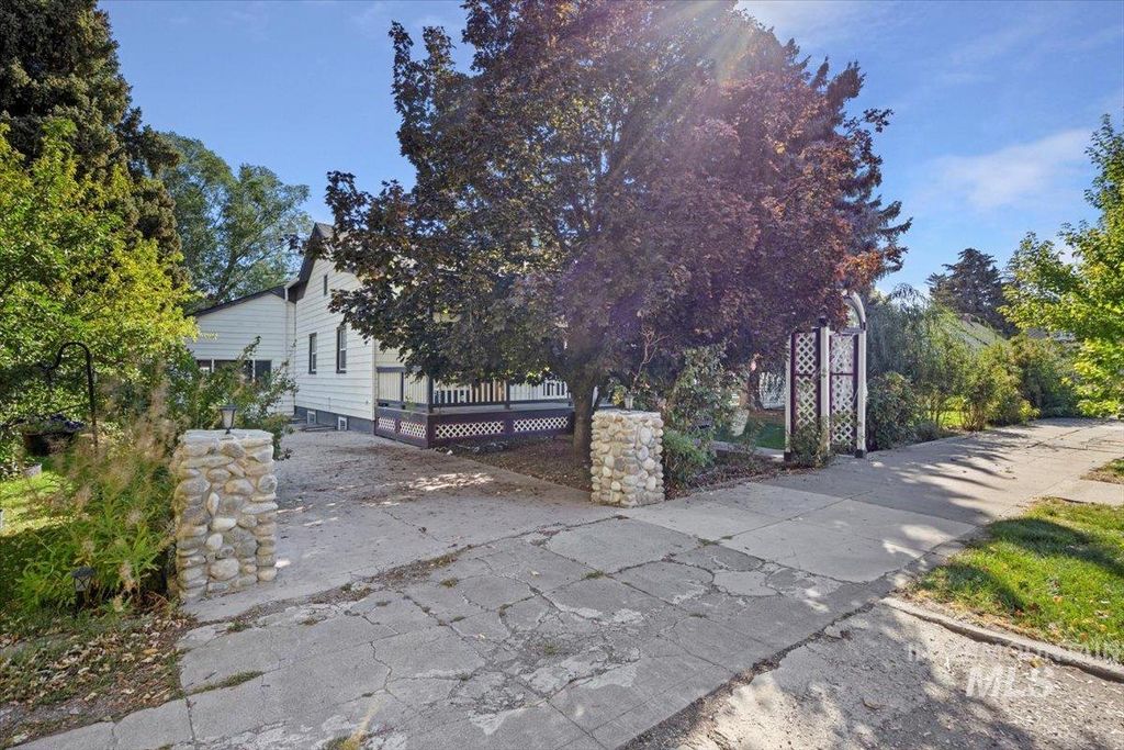 Photo of 1018 Main St, Gooding, ID 83330 (MLS # 98964425)