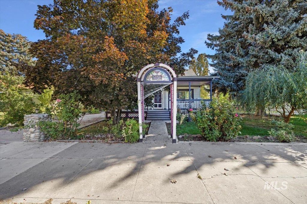 Photo of 1018 Main St, Gooding, ID 83330 (MLS # 98964425)