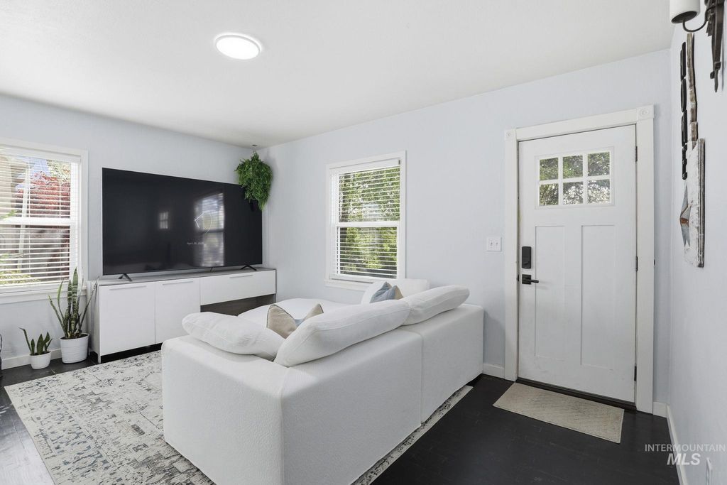 Photo of 616 9th Ave N Ave, Nampa, ID 83687 (MLS # 98982999)