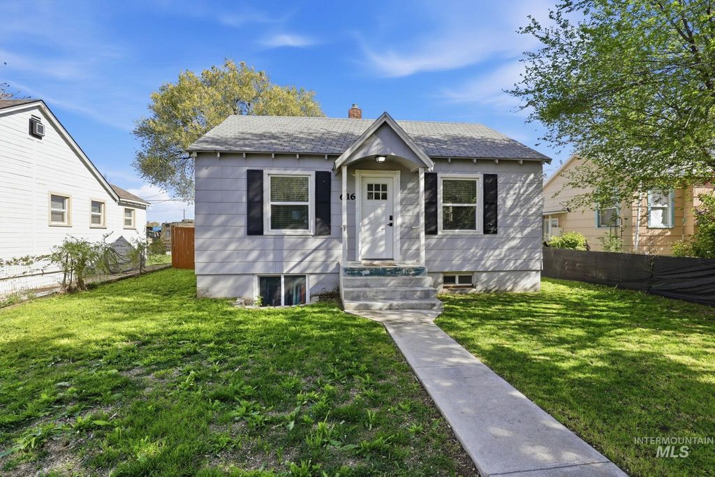 Photo of 616 9th Ave N Ave, Nampa, ID 83687 (MLS # 98982999)