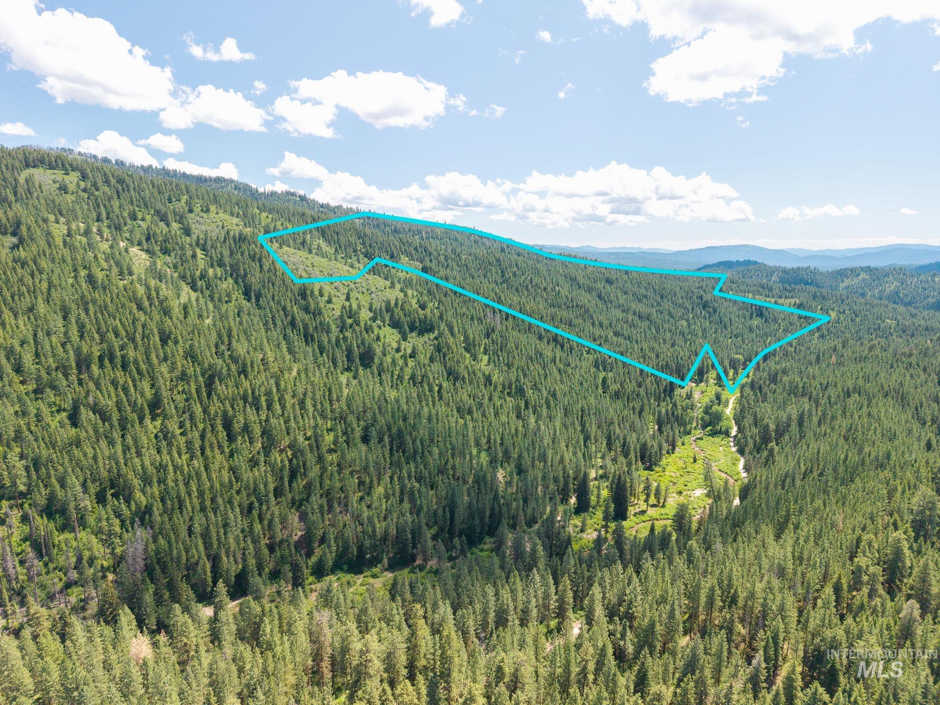 Aerial view of property's location featuring mountains and property boundaries highlighted