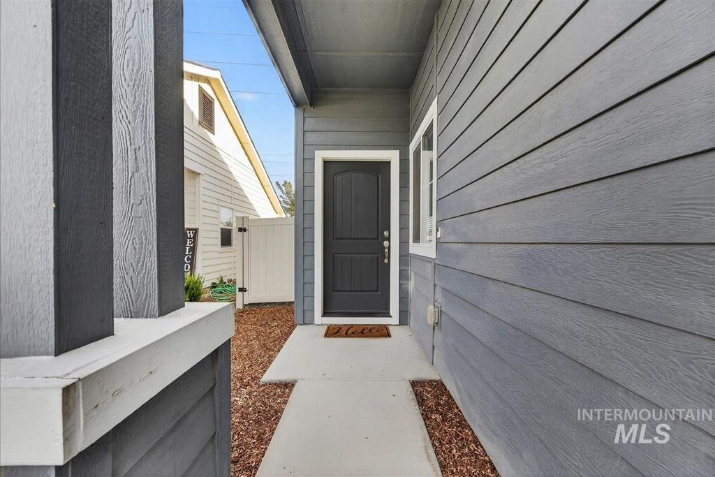 Photo of 5932 W Los Flores Dr, Meridian, ID 83646 (MLS # 98964323)