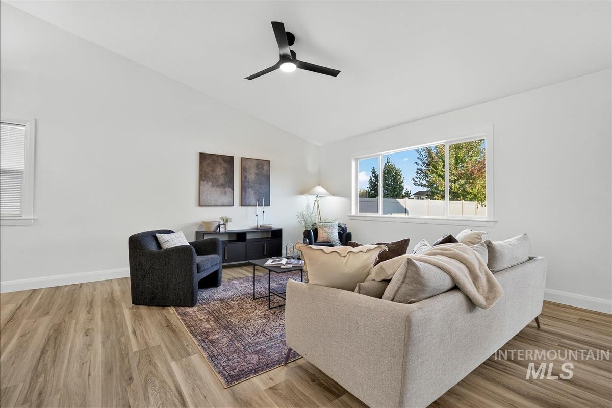 5932 W Los Flores Dr