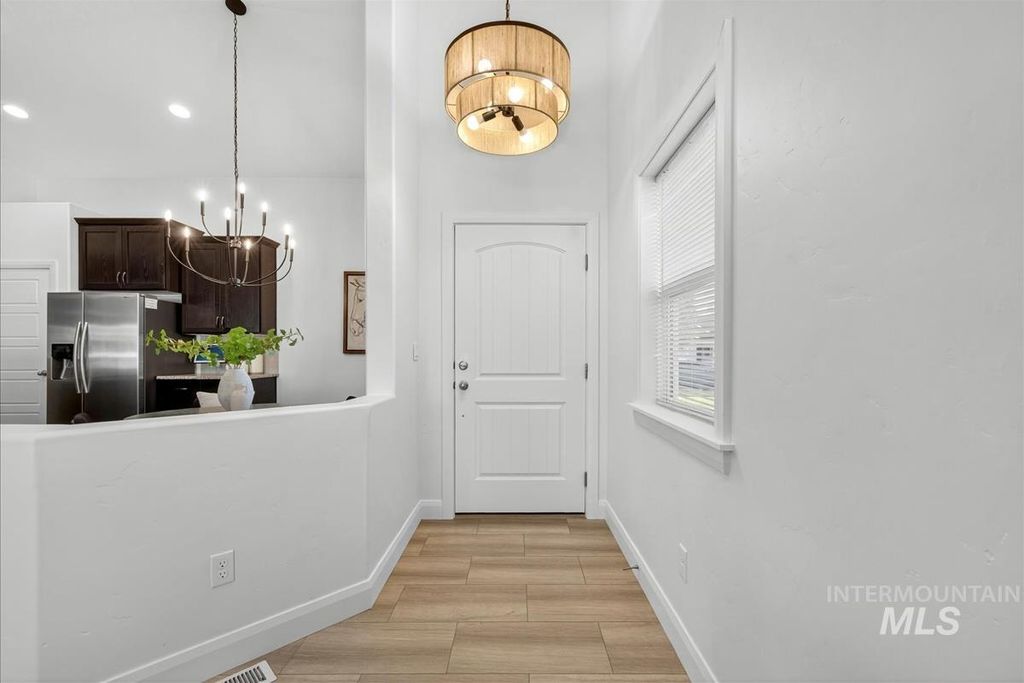 Photo of 5932 W Los Flores Dr, Meridian, ID 83646 (MLS # 98964323)