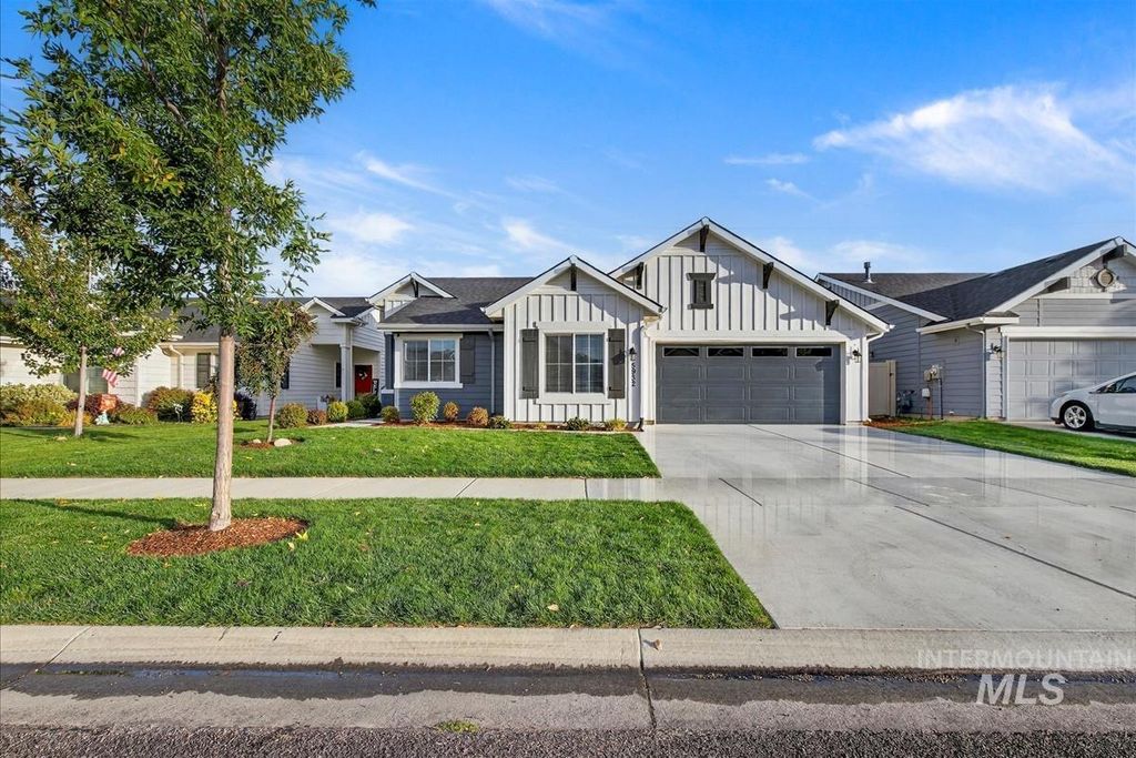 Photo of 5932 W Los Flores Dr, Meridian, ID 83646 (MLS # 98964323)