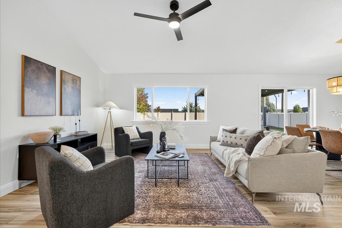 5932 W Los Flores Dr