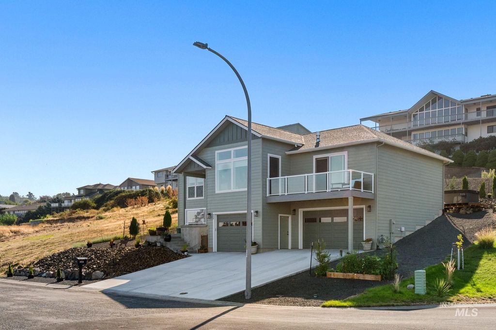 Photo of 454 Valley Vista Blvd, Lewiston, ID 83501 (MLS # 98962546)