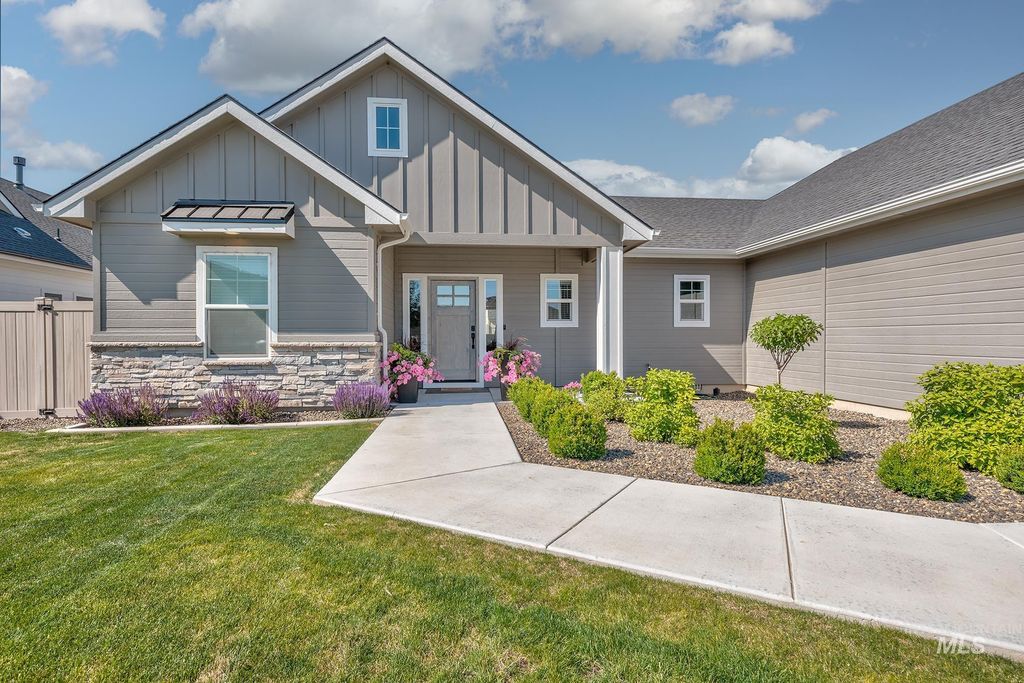 Photo of 211 NE 8th Street, Fruitland, ID 83619 (MLS # 98987784)