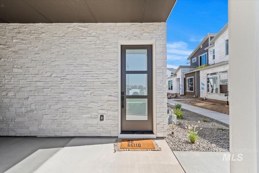 Photo of 720 S Calhoun Ln, Star, ID 83669 (MLS # 98970627)