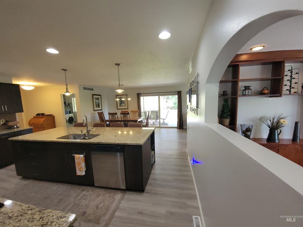 Photo of 3100 N Ridgeway Dr, Boise, ID 83702 (MLS # 98986162)