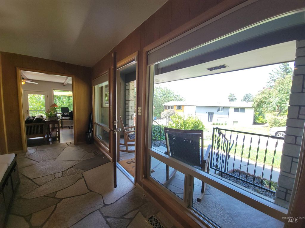 Photo of 3100 N Ridgeway Dr, Boise, ID 83702 (MLS # 98986162)