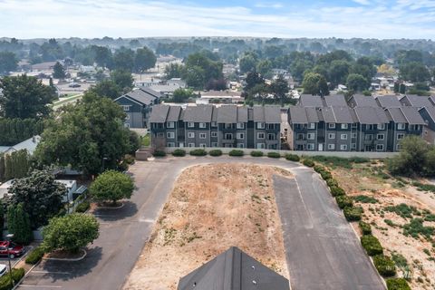 Photo of 119 Logan St, Caldwell, ID 83605 (MLS # 98961321)