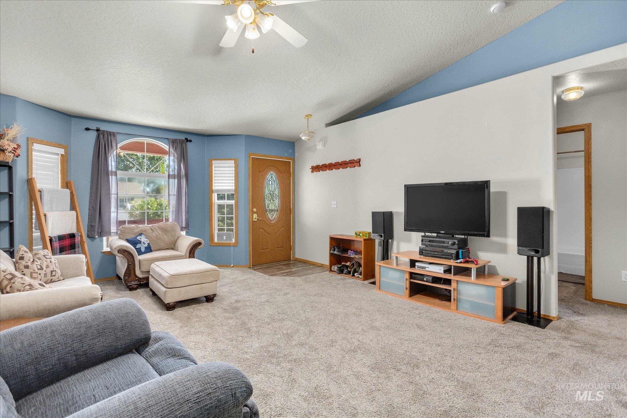 4822 Pioneer Ave