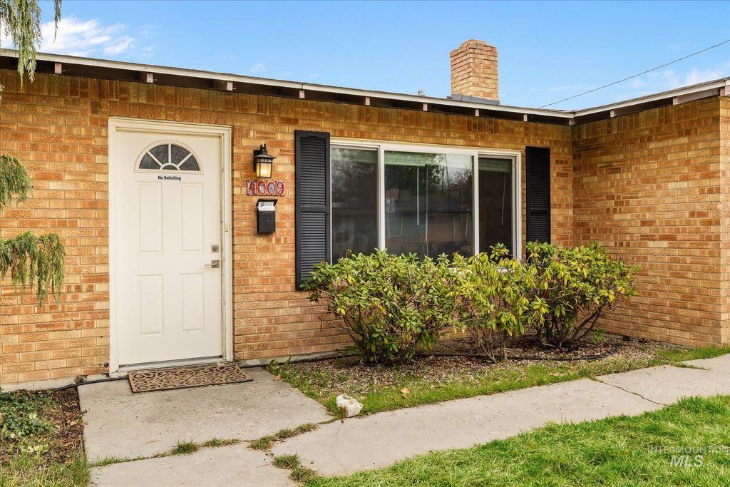 Photo of 4009 W Normandie Dr, Boise, ID 83705 (MLS # 98977254)