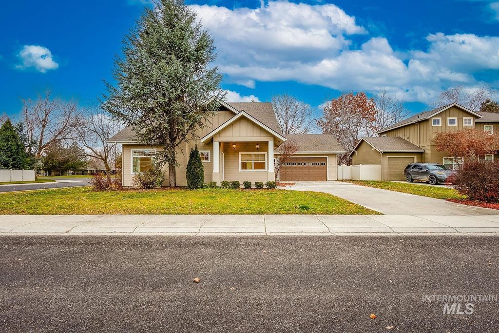 Photo of 215 S Spring Lake Way, Star, ID 83669 (MLS # 98970455)