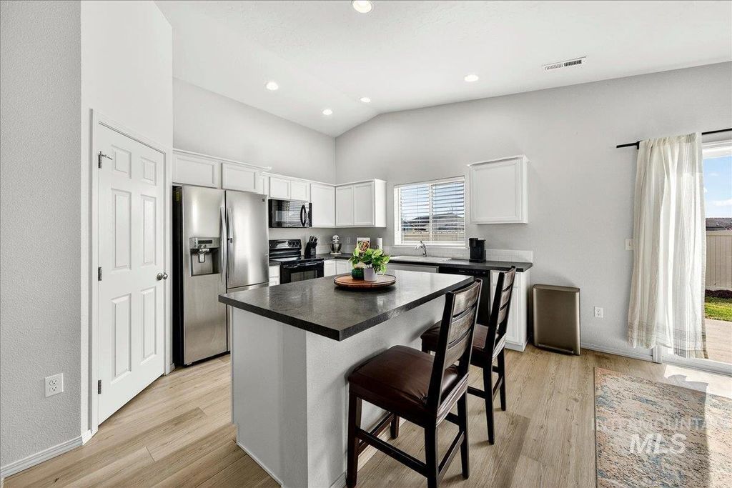 Photo of 8389 E Harpster Ct, Nampa, ID 83687 (MLS # 98976857)