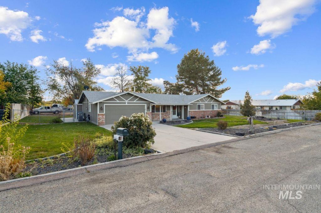 Photo of 15201 Christopher St, Caldwell, ID 83607 (MLS # 98969909)